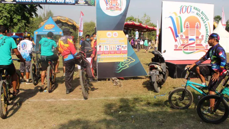Makan Baso Gratis, Memeriahkan Fun Bike Karang Mas, Kasugengan Kidul