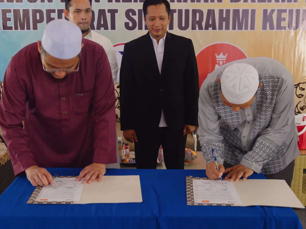 Surabraja – Almaz Teken Pakta Integritas Komitmen Syariah Dalam Berusaha