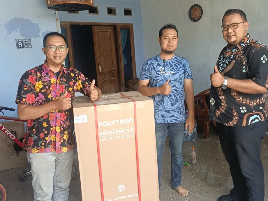 Terima Hadiah, Pelanggan Doakan Surabraja Makin Jaya